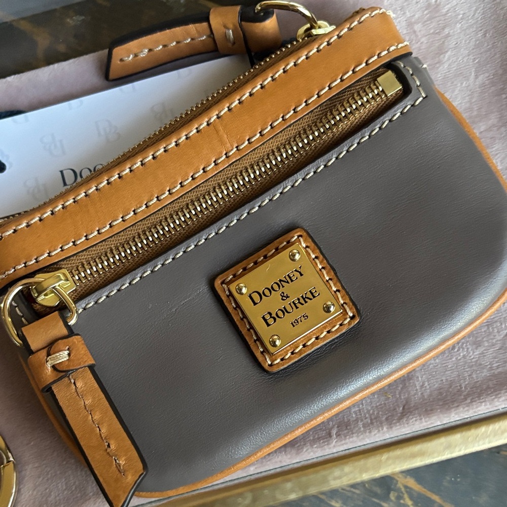 ❤️… Dooney & Bourke Tan / Gray Leather
